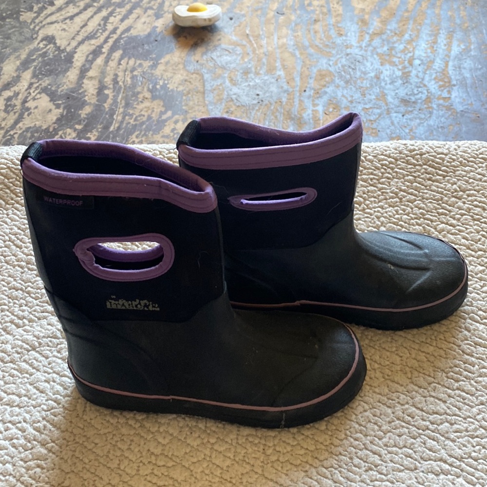 Black and purple girls Itasca winter boots